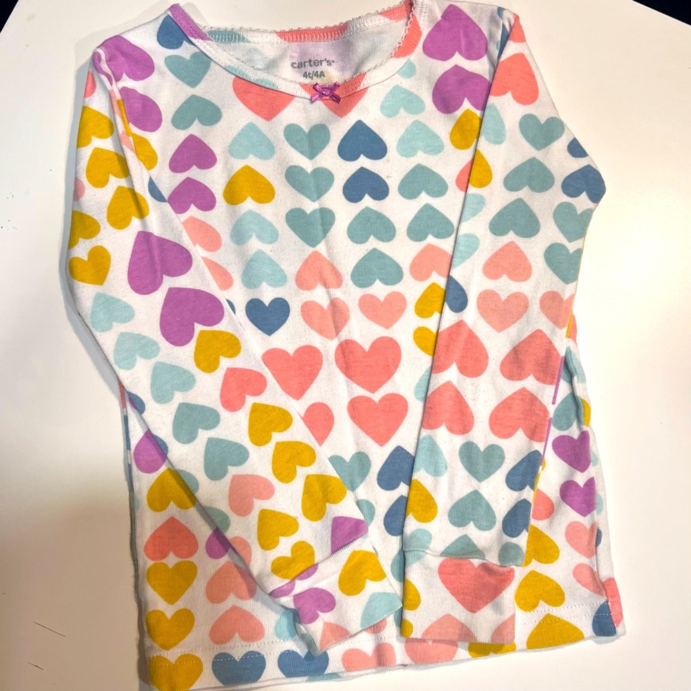 Carter’s toddler matching set.Long sleeve top and pants.
